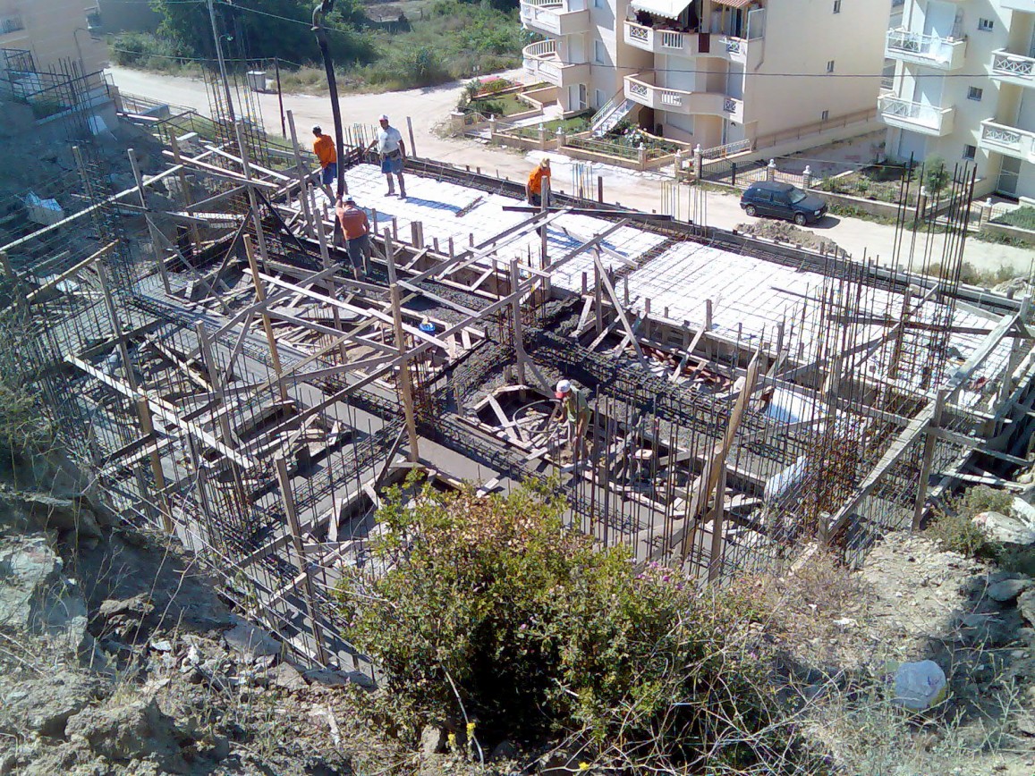 Construction of two three story appartment buildings nea peramos town