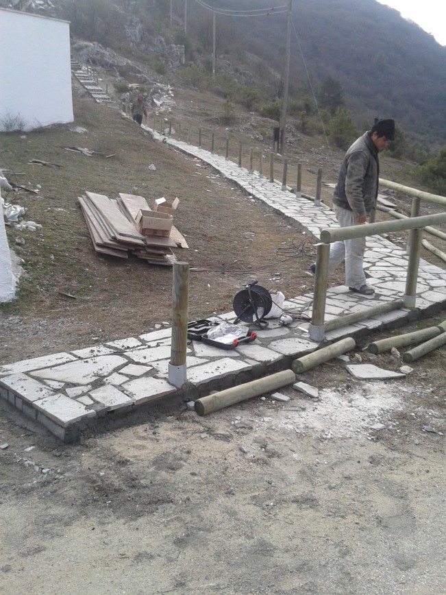 Path construction towards lisse fort 